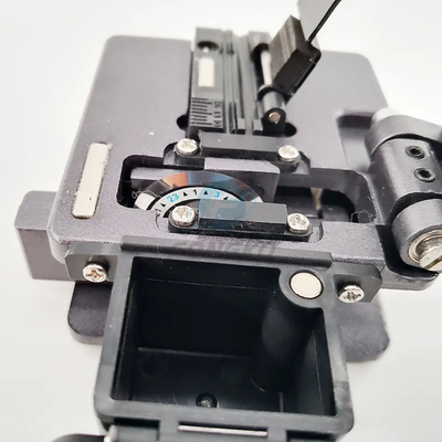 FK-C09 Tagliafibra ad alta precisione con coltello per tagliare le fibre ottiche