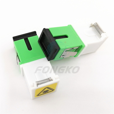 Adaptatore monouso in fibra bianca a guscio verde SC/APC Adaptatore auto scudo con schegge metalliche e stabilità a temperatura ≤0,20 dB