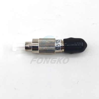 Un maschio grigio d'argento di 62.5/125 FC all'adattatore a fibra ottica femminile della st trasforma